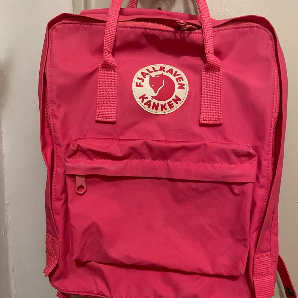 Authentic Fjallraven Kanken Classic Size (not small) peach pink color